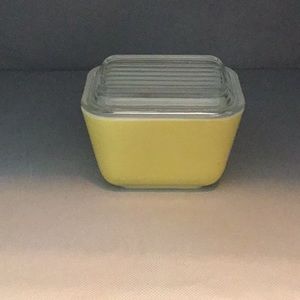 Vintage Green Pyrex 1 1/2 cup